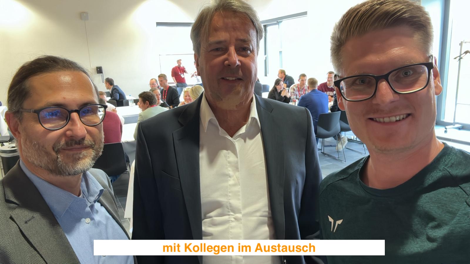 mit Kollegen im Austausch